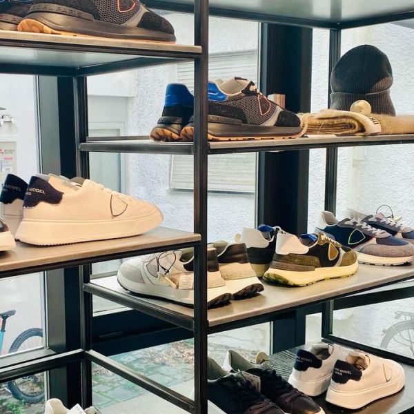 Die neuen Sneaker von Philippe Model stehen im Regal und warten auf euch 😎